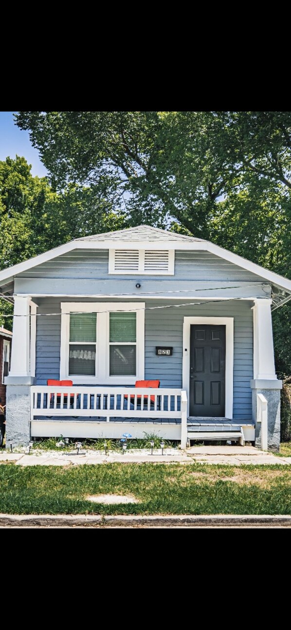 Exterior - Minutes away from LSU , Downtown, State Capital, and River Center (Baton Rouge)