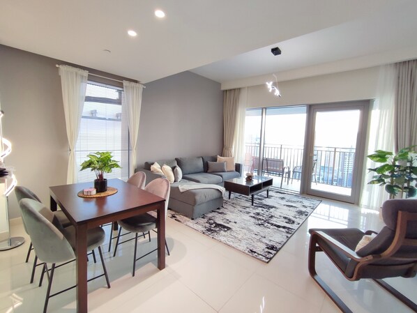 Luxury Apartment | Living area | Smart TV - SuperHost - Chic Apartment With Balcony Close to Burj Khalifa (Dubai)
