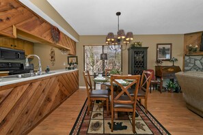 Dining - Stay directly above Toxaway Falls with breathtaking mountain views. (Lake Toxaway)
