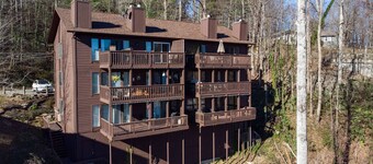CONDO SITTING RIGHT ON TOP OF A WATERFALL AND MOUNTAIN VIEW!