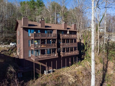 CONDO SITTING RIGHT ON TOP OF A WATERFALL AND MOUNTAIN VIEW!