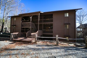 Exterior - Stay directly above Toxaway Falls with breathtaking mountain views. (Lake Toxaway)