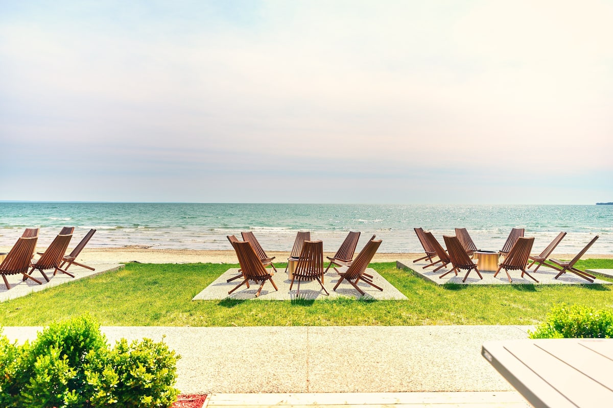 Townhouse Suite 201 - 2 Storeys | Terrace/patio