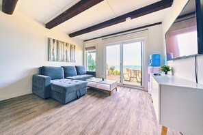 49-inch Smart TV with digital channels, TV, streaming services - Long Beach Resort (Wainfleet)