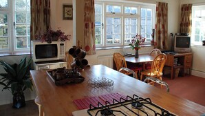 Dining - 1 bedroom accommodation in Baslow (Baslow)