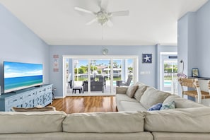 Smart TV - Stunning Waterfront Oasis: Pool & New Seawall (Marco Island)