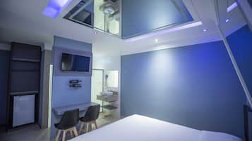 Business Studio Suite | Bathroom