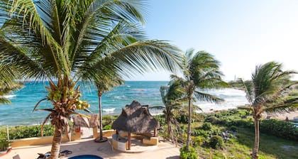 Oceanfront penthouse with private rooftop, pool and bbq area