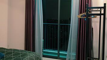 3 bedrooms, iron/ironing board, free WiFi