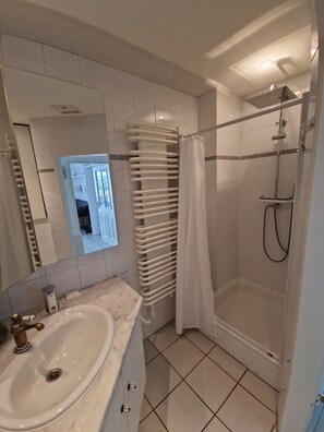 Shower, hair dryer, towels, toilet paper - Waldoase im Herzen des "teutoburger Waldes" (Bad Iburg)