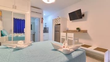 Deluxe Double Room | In-room safe, individually decorated, individually furnished, desk