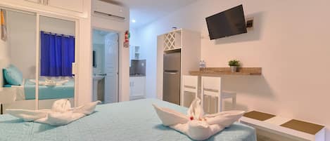 Deluxe Double Room | In-room safe, individually decorated, individually furnished, desk