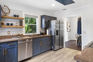 Fridge, microwave, oven, stovetop - Spacious 3BR Home w/ Yard.. Steps to Golf Course (Lake Worth)