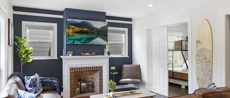 Smart TV, music library, video library, stereo