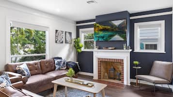 Smart TV, biblioteca musicale, videoteca, impianto stereo