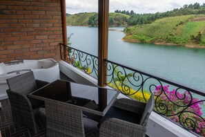 Property grounds - Mansion in Guatapé - Colombia (Medellín)