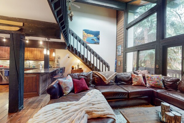 Televisión y chimenea 