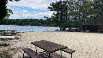Enjoy a tranquil lakeside picnic at this serene beach with picnic tables and benches.