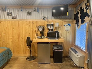 Interior - Saving the Longhorn Cabin near Wichita Mountains Medicine Park Cache, sleeps 2 (Cache)