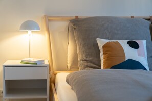 1 bedroom, travel crib, free WiFi, bed sheets - Cozy coastal hut #2 in modern Scandi style (Mildstedt)