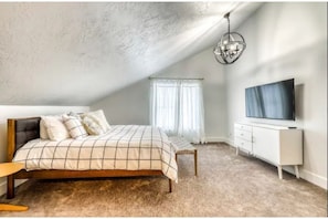 3 habitaciones, tabla de planchar con plancha, wifi y ropa de cama