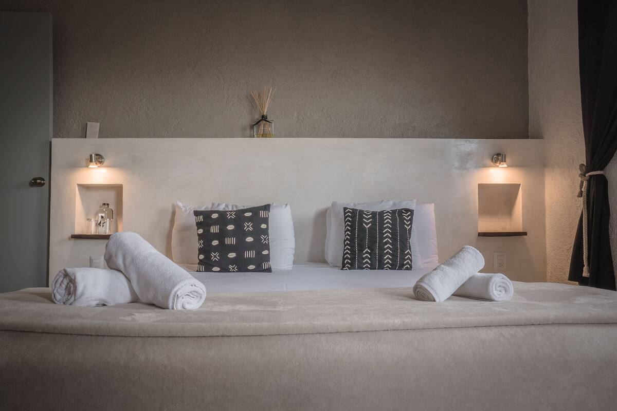 In-room safe, blackout curtains, free WiFi, bed sheets