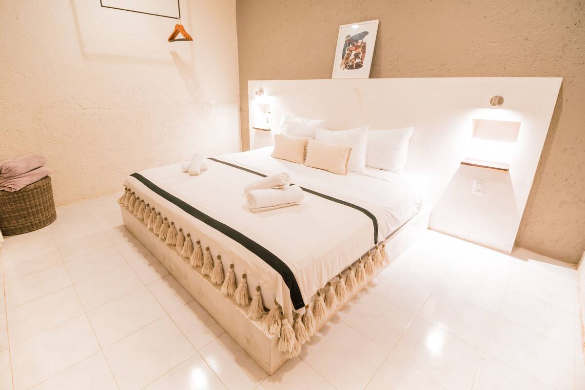In-room safe, blackout curtains, free WiFi, bed sheets