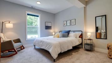 3 bedrooms, desk, iron/ironing board, free WiFi