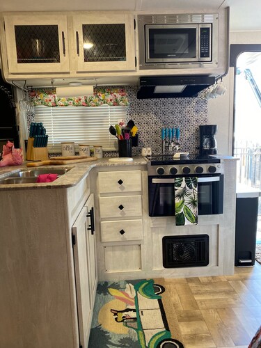 Stay while RV Flamingo Clamping🦩