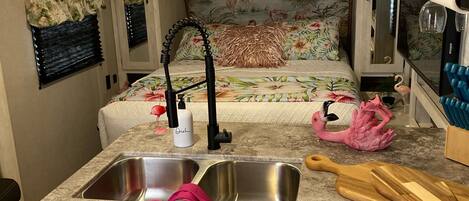 Refrigerador, microondas, horno, placa de cocina