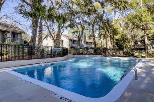 Beautiful villa! 5 minute walk to beach, tennis, golf and more! 