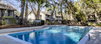 Beautiful villa! 5 minute walk to beach, tennis, golf and more!