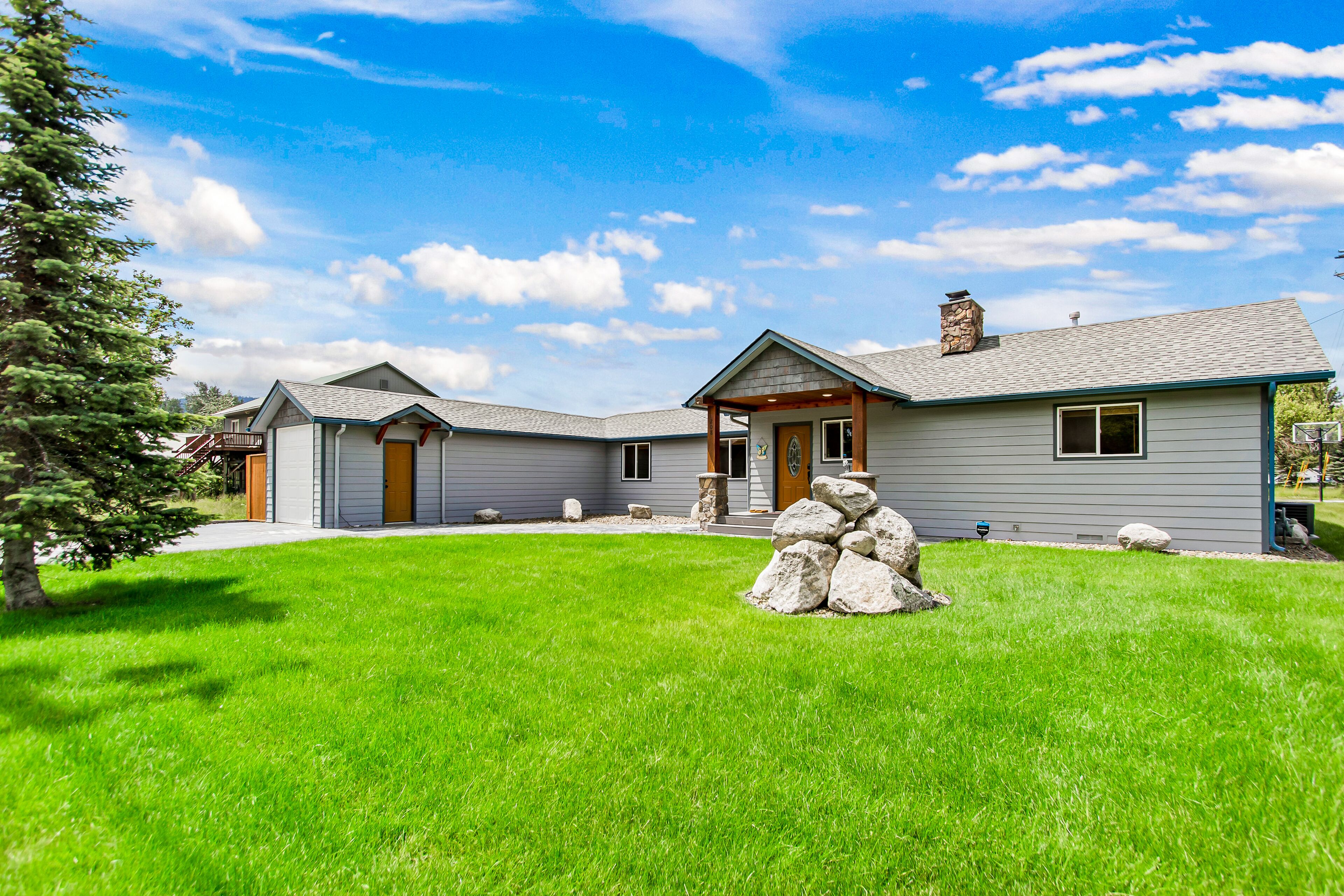 Dog-friendly home with hot tub, fenced yard, foosball, pool table & ping-pong