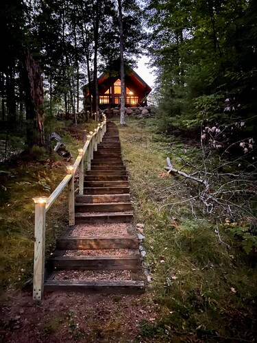 Dog friendly, lakefront home perfect for families