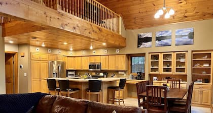 Dog friendly, lakefront home perfect for families