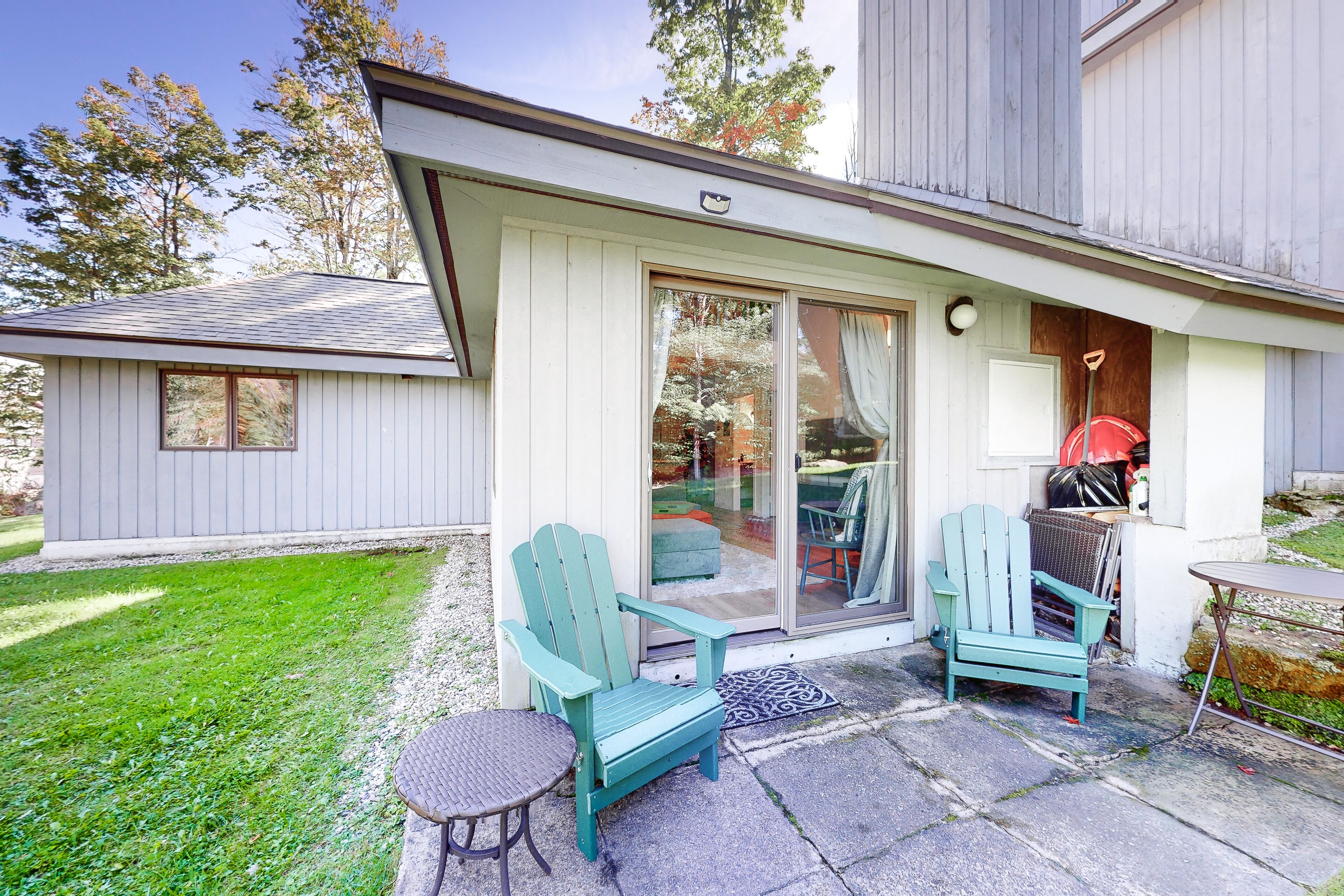 All-season resort getaway with pool, tennis, spa, sauna, hot tub, & washer/dryer