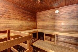 Sauna - All-season resort getaway with pool, tennis, spa, sauna, hot tub, & washer/dryer (Killington)