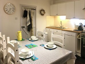 Geschirrspüler, Hochstuhl, Gefrierschrank