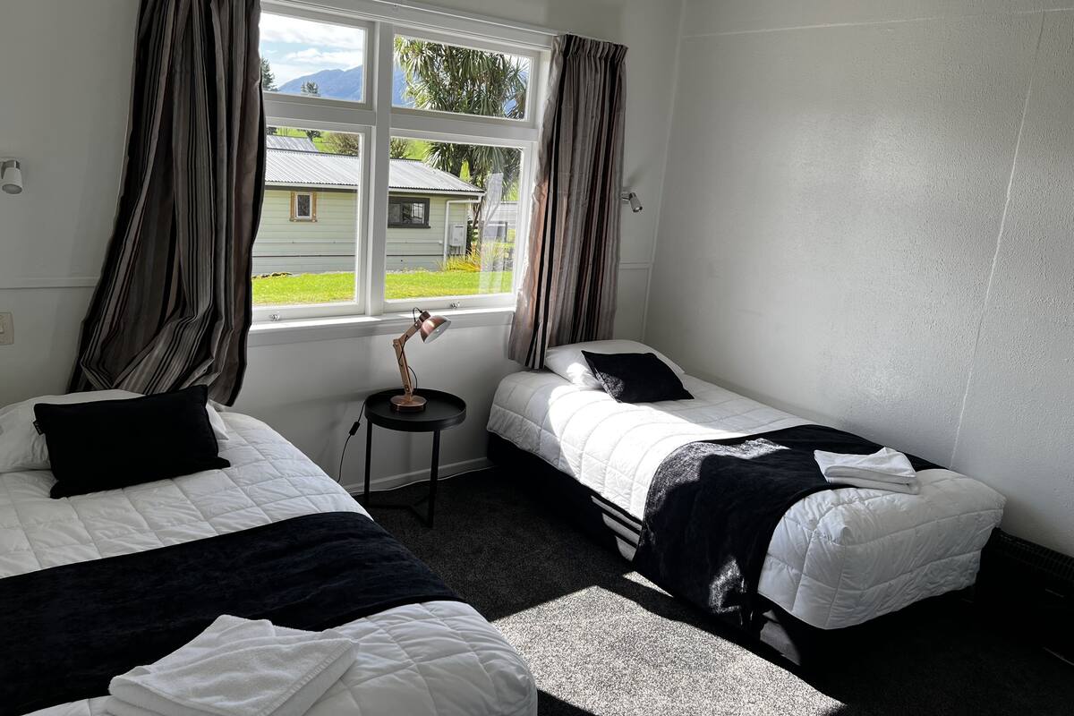 Family Twin Room | Premium bedding, soundproofing, individually decorated