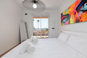 2 slaapkamers, een strijkplank/strijkijzer, wifi (toeslag), beddengoed