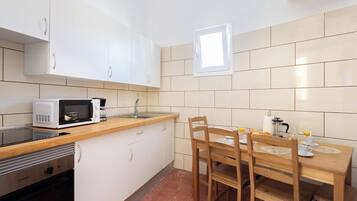 Microwave, oven, stovetop, coffee/tea maker