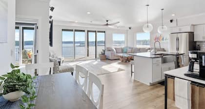 5 Star Corner Penthouse with Million Dollar View!