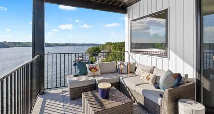 5 Star Corner Penthouse with Million Dollar View!