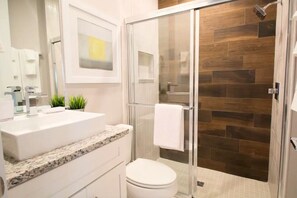 Bathtub - 4 Min from Disney Brand New Luxury Home 4BED/5BATH (Kissimmee)