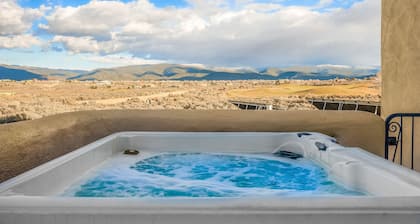 Ranchos de Taos gem with hot tub, sauna, game room, fast WiFi, firepit & views