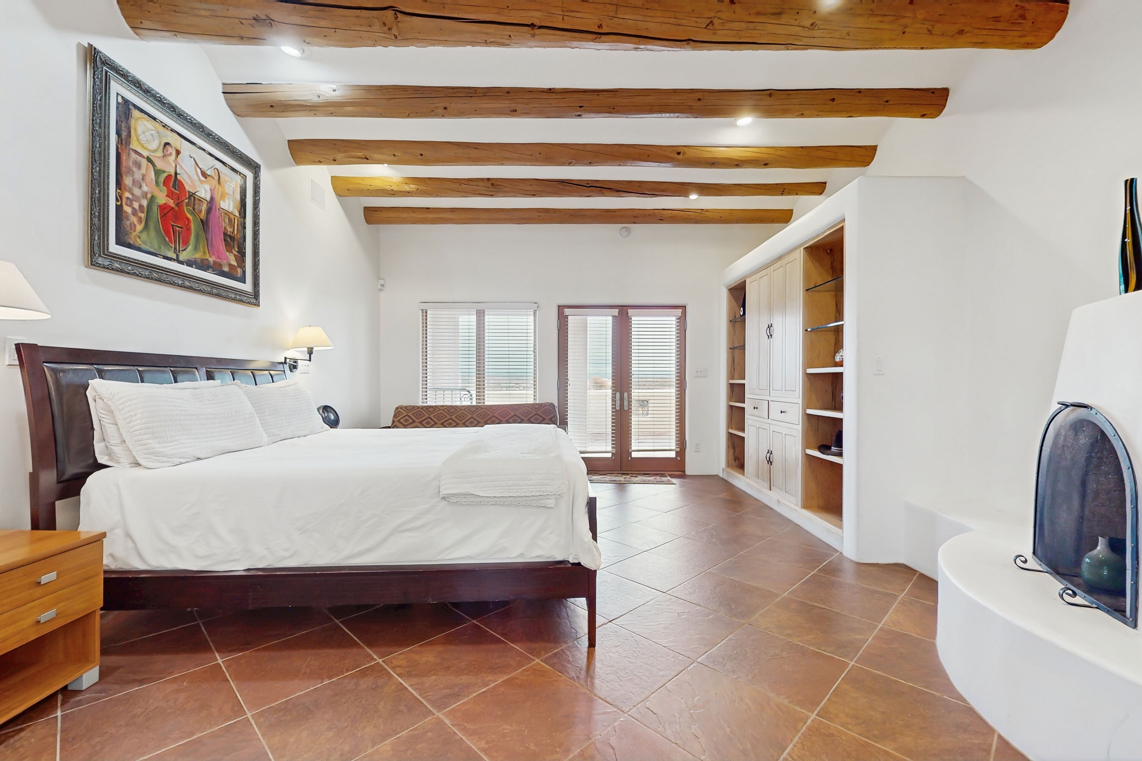 3 bedrooms, internet, bed sheets