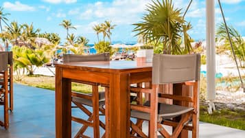 3 restaurants, breakfast served