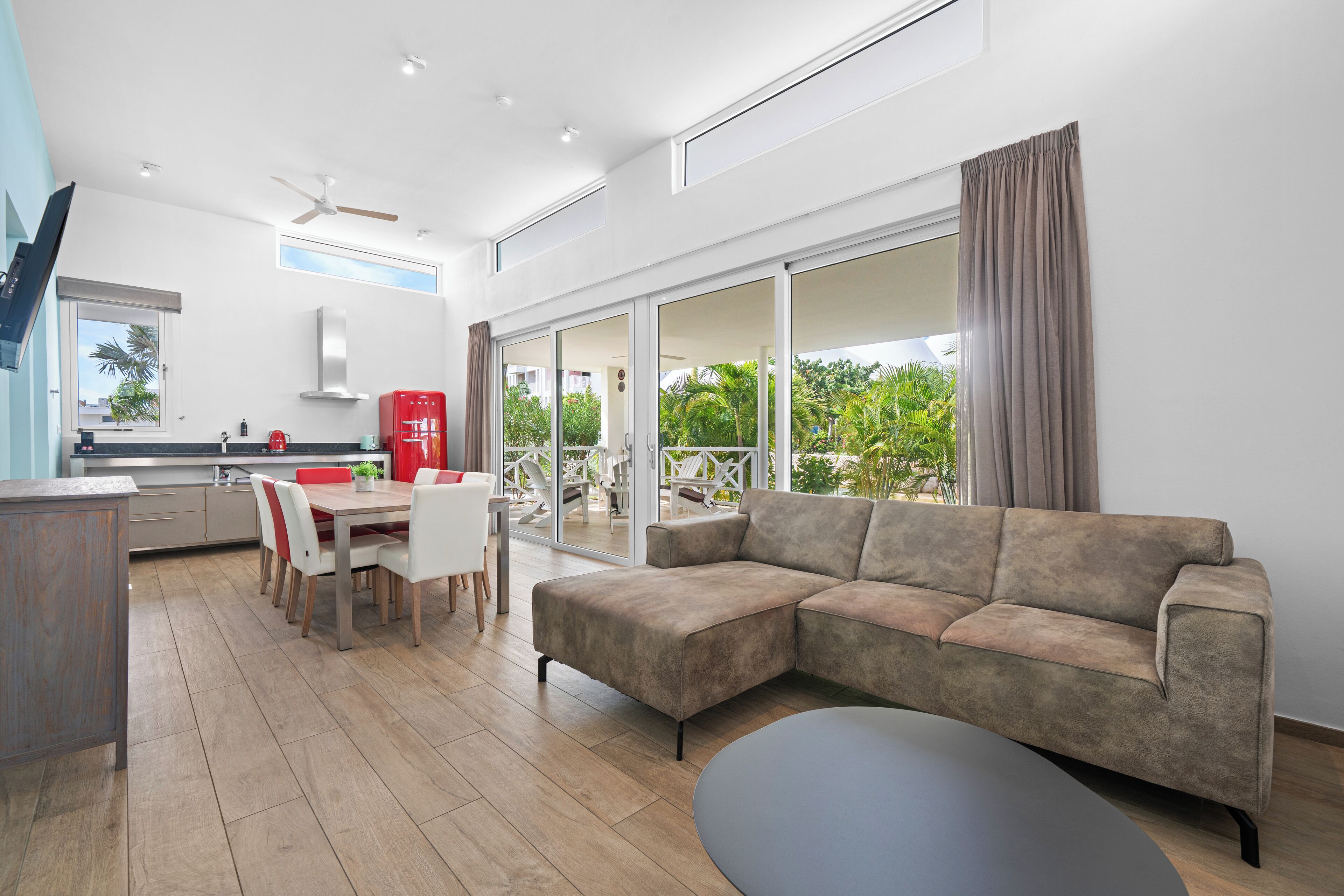 别墅, 无障碍 | 起居区 | 43-英寸智能电视 （配备数码频道）、电视