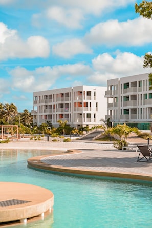 2 outdoor pools