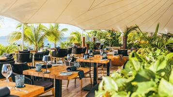 3 restaurants; breakfast, lunch, dinner, and brunch served